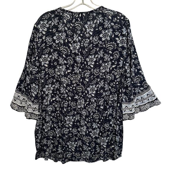 Catherines Lacy Peasant Top Woemns Size 0X Blue Floral Bell Sleeve Relaxed Flowy - Picture 4 of 8